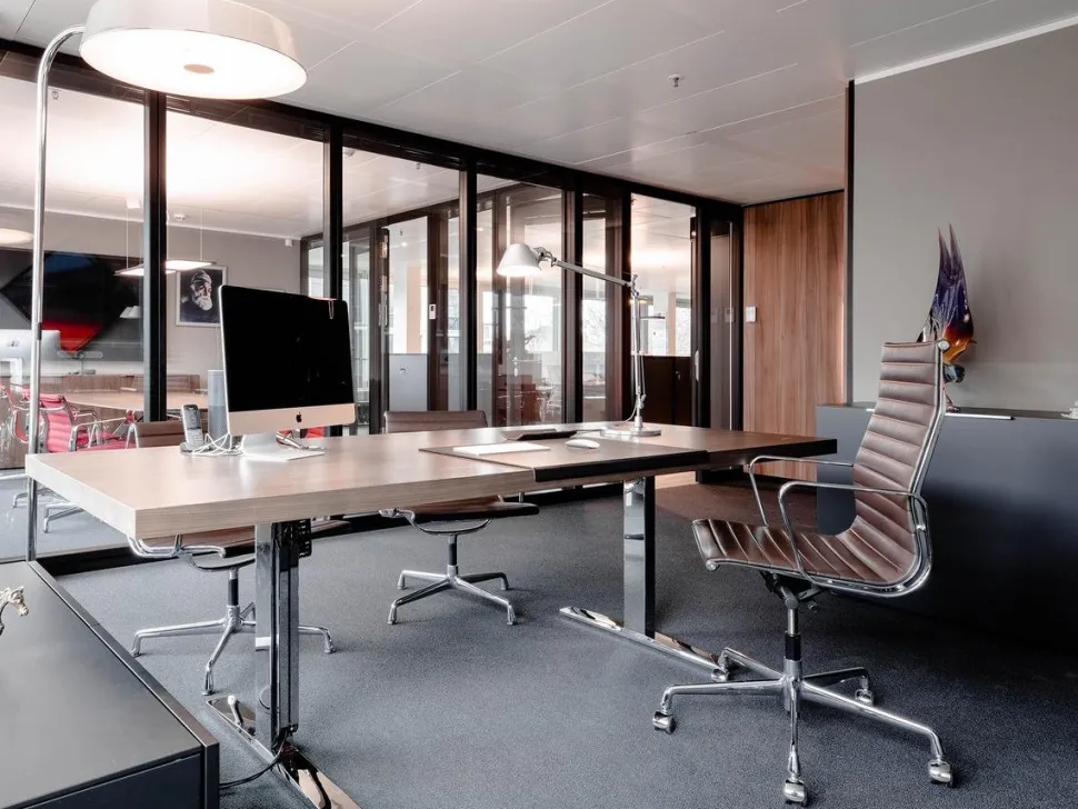 Aluminium Chair EA 119