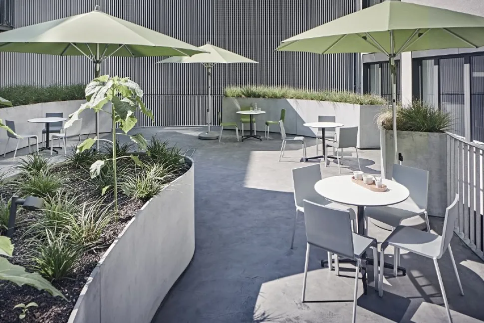 Belleville Table Outdoor