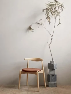 CH20 Elbow Chair