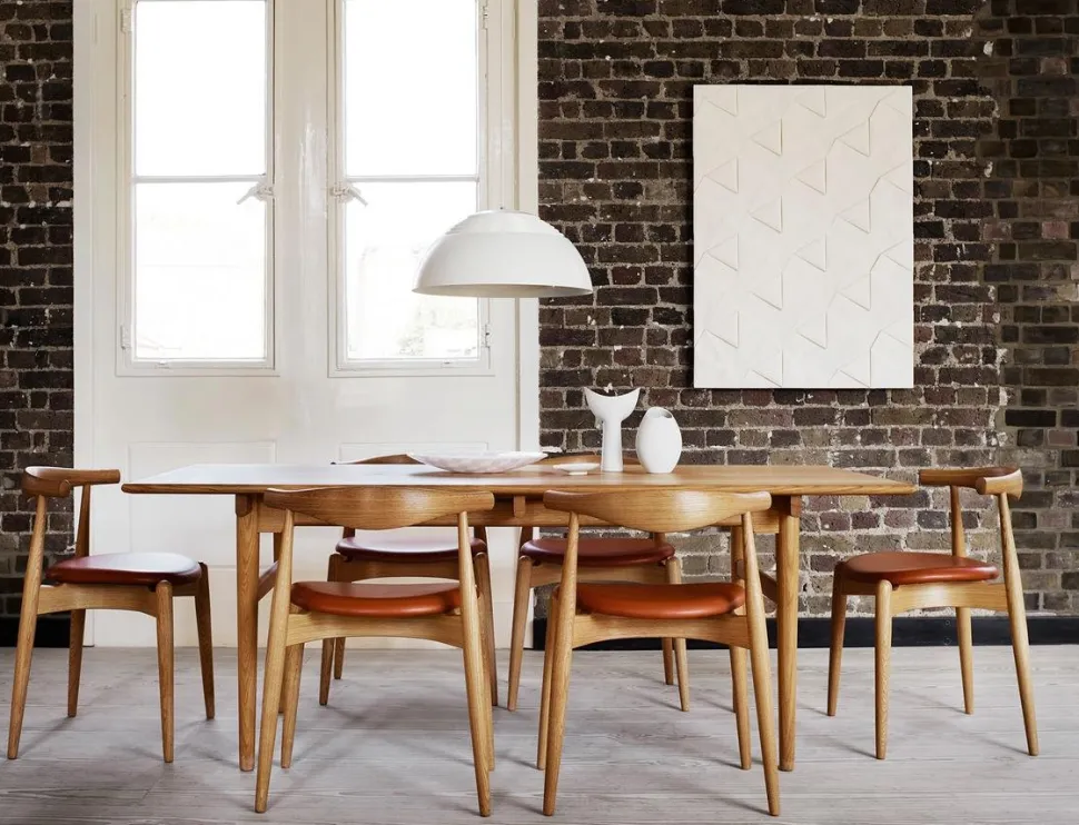 CH20 Elbow Chair