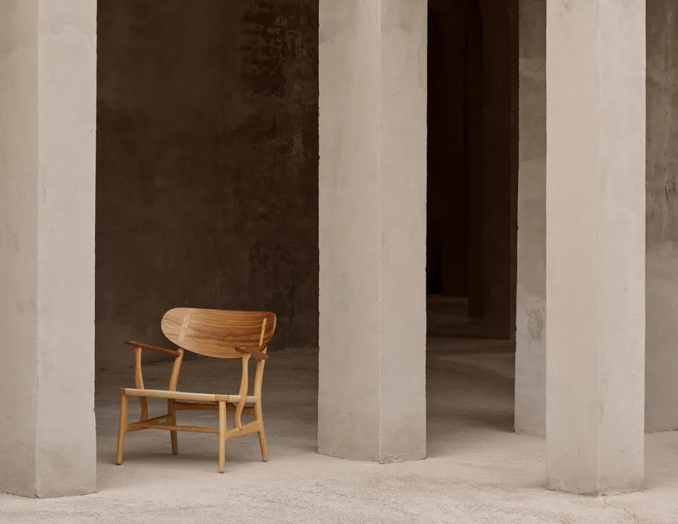 CH22 Lounge Chair
