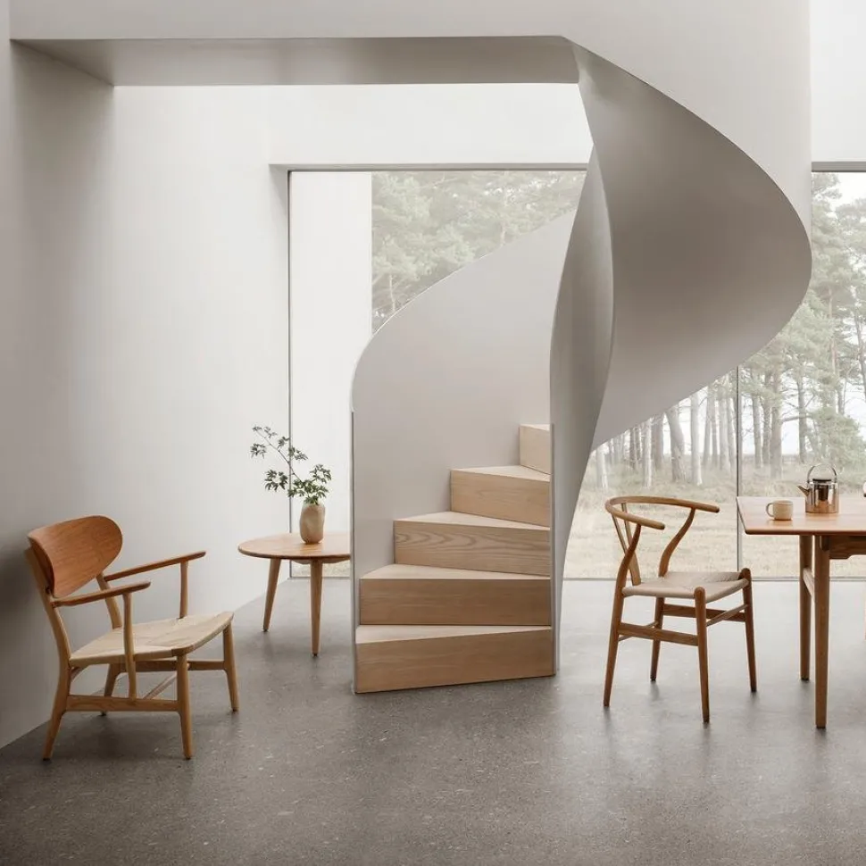 CH22 Lounge Chair