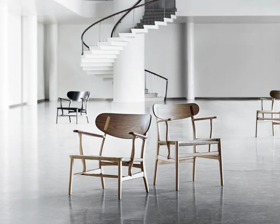 CH22 Lounge Chair