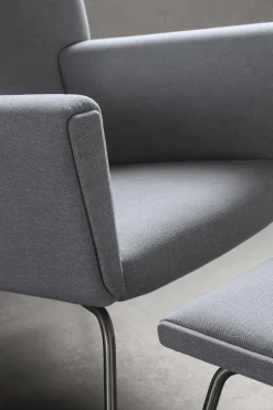 CH445 Wing Chair