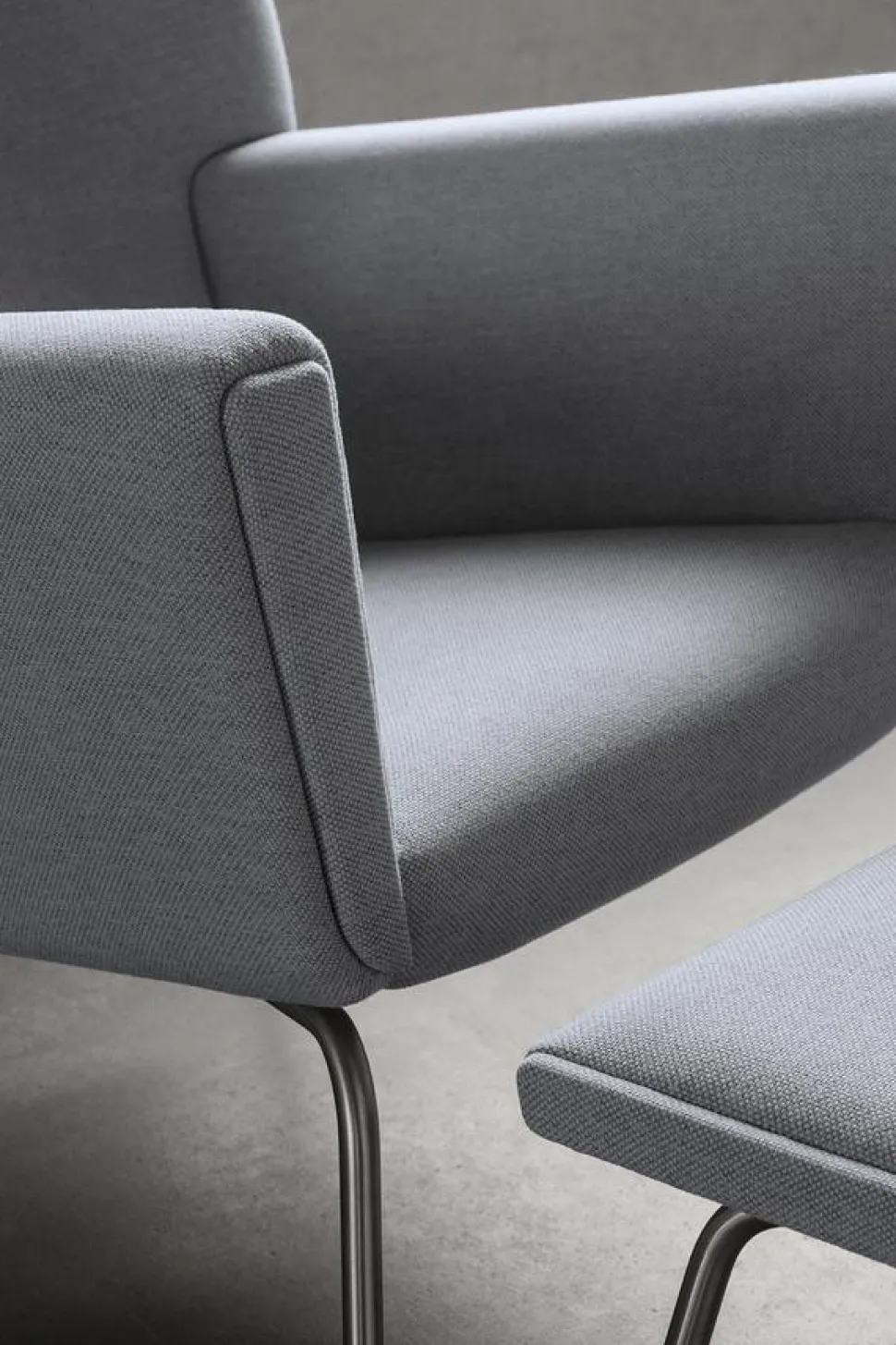 CH445 Wing Chair