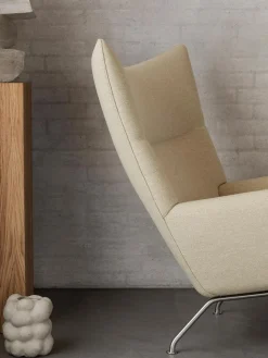 CH445 Wing Chair