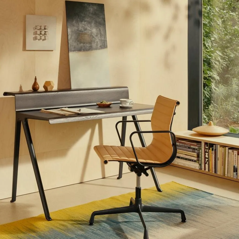 Courier Schreibtisch