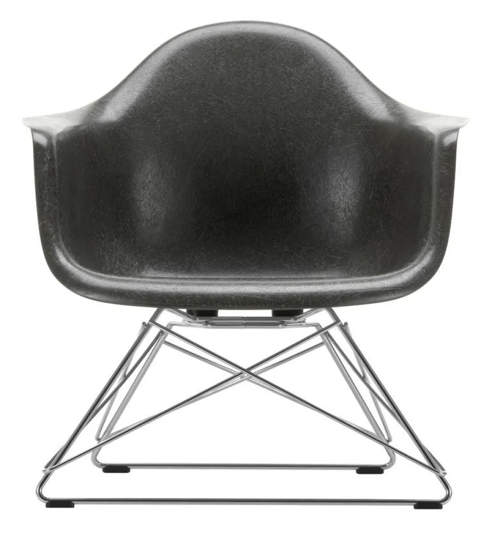 Eames Fiberglass Armchair LAR