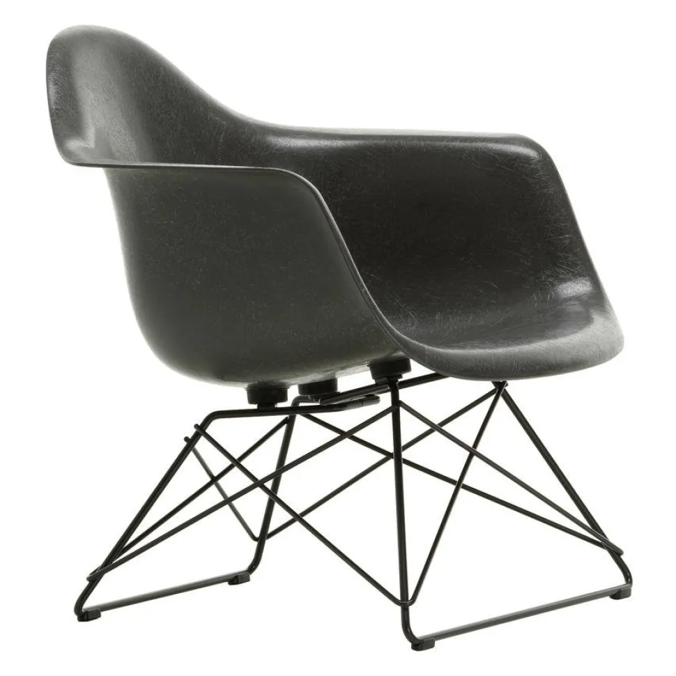 Eames Fiberglass Armchair LAR