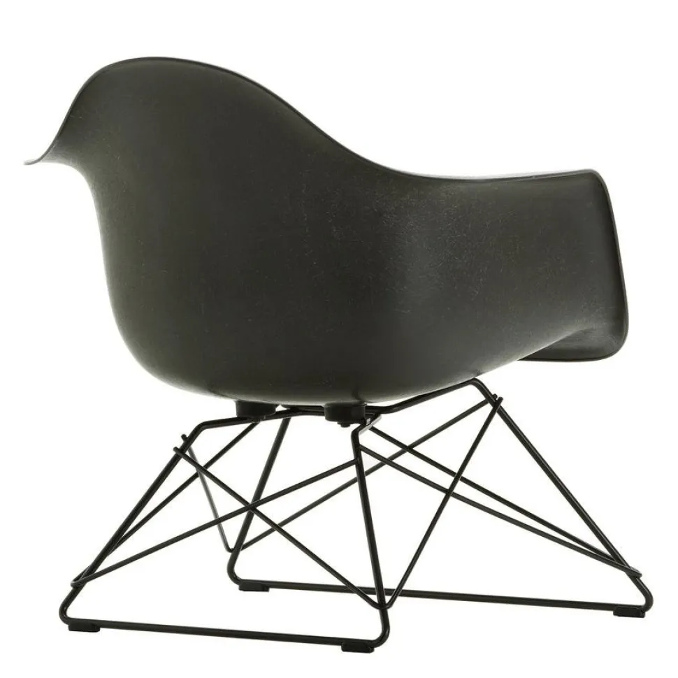 Eames Fiberglass Armchair LAR