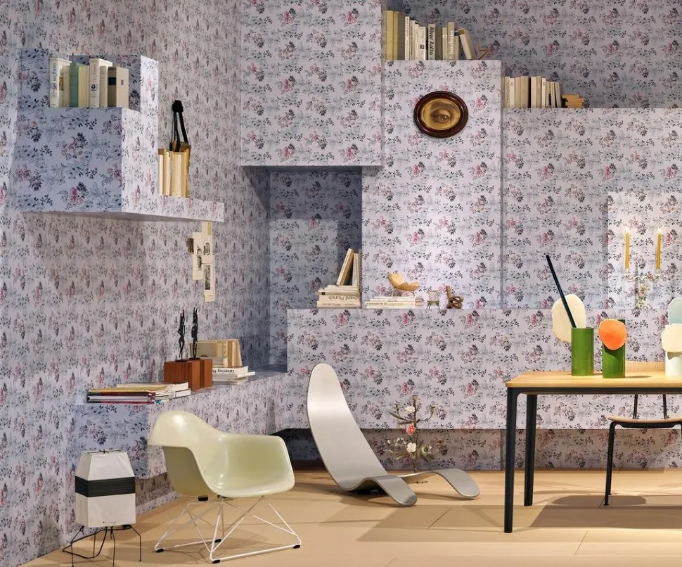 Eames Fiberglass Armchair LAR