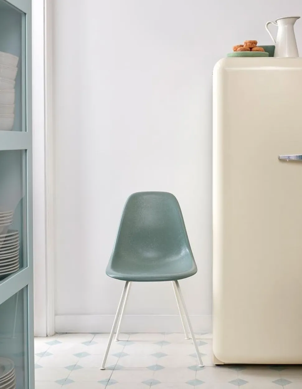 Eames Fiberglass Chair DSX