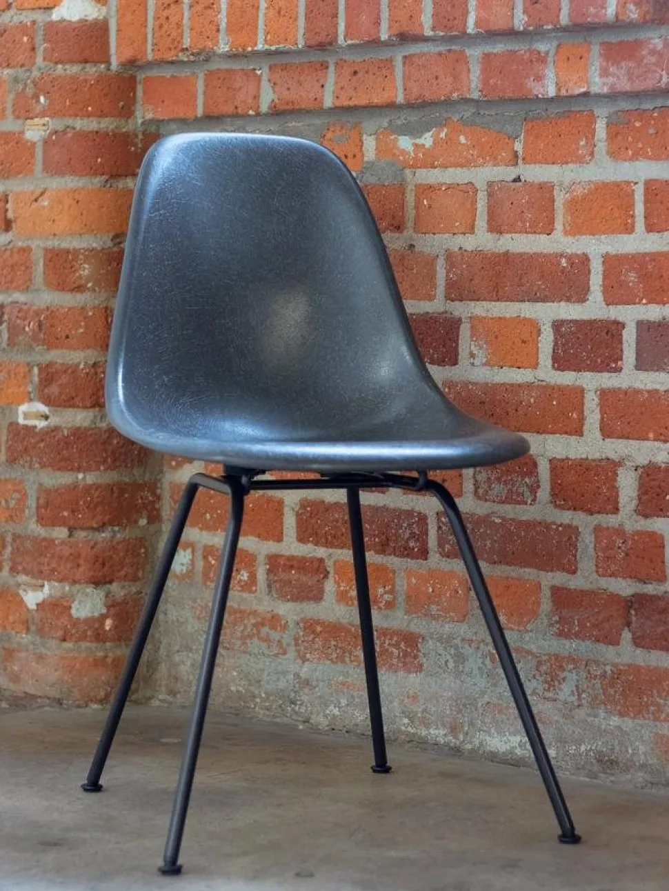 Eames Fiberglass Chair DSX