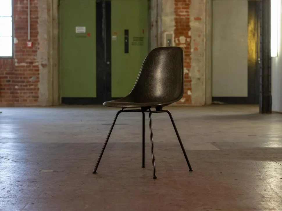Eames Fiberglass Chair DSX