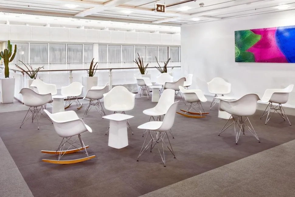 Eames Fiberglass Chair DSR