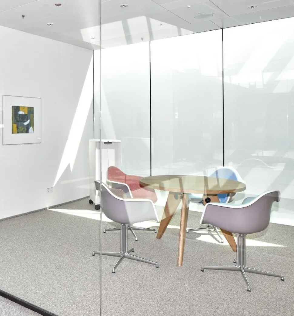 Eames Plastic Armchair RE DAL