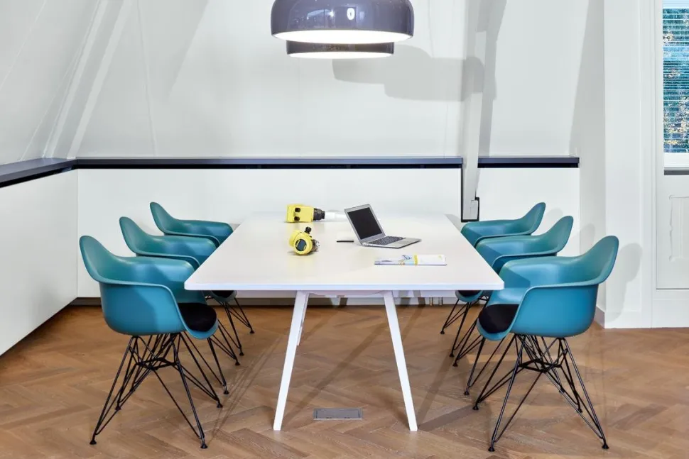 Eames Plastic Armchair RE DAR
