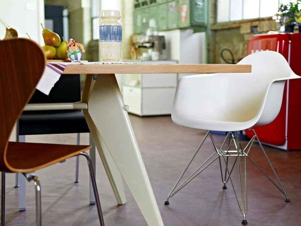 Eames Plastic Armchair RE DAR