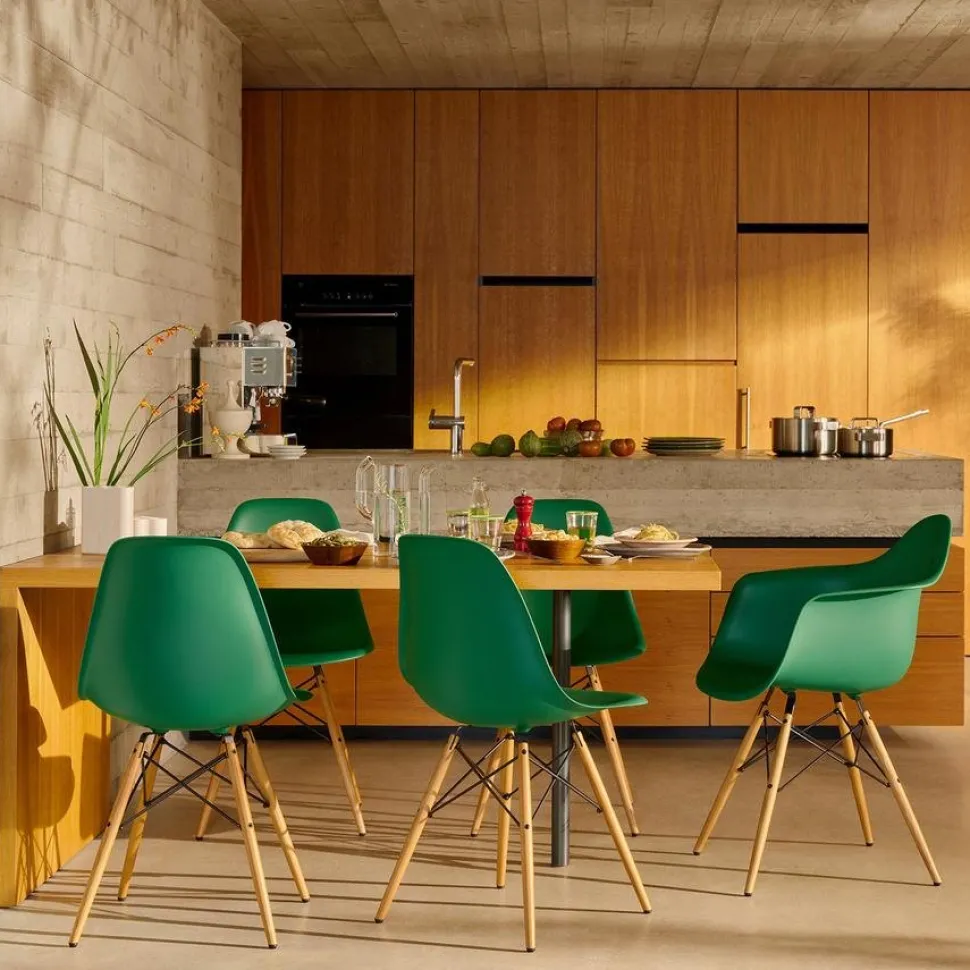 Eames Plastic Armchair RE DAW