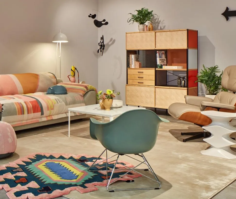 Eames Plastic Armchair RE LAR