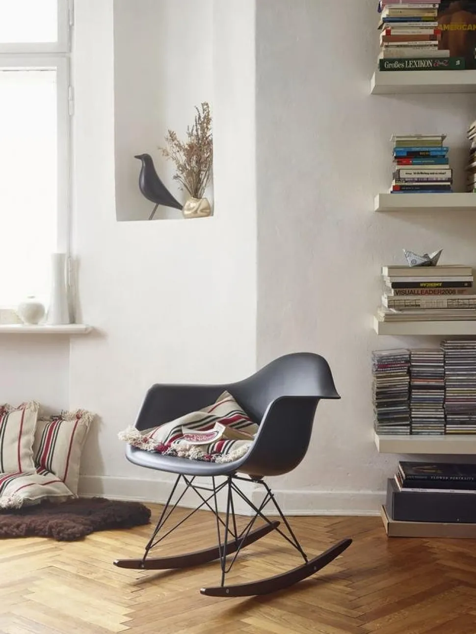 Eames Plastic Armchair RE RAR