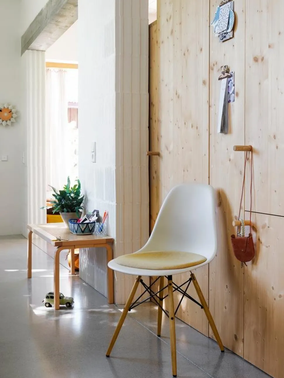 Eames Plastic Side Chair RE DSW