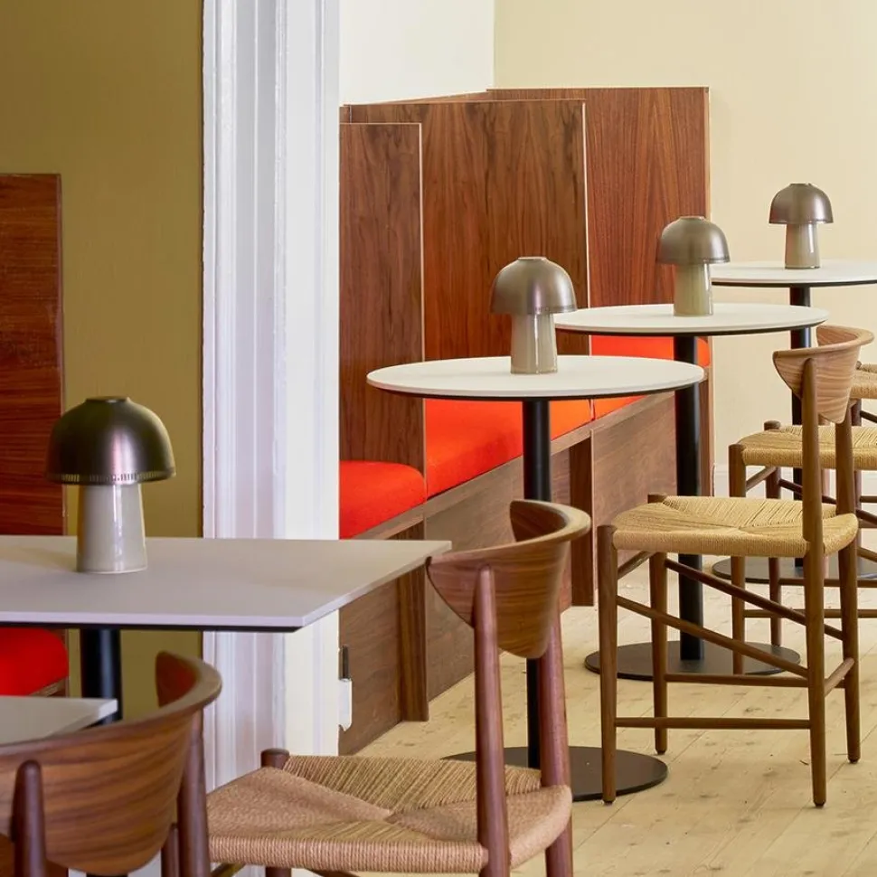 In Between Bistrotisch