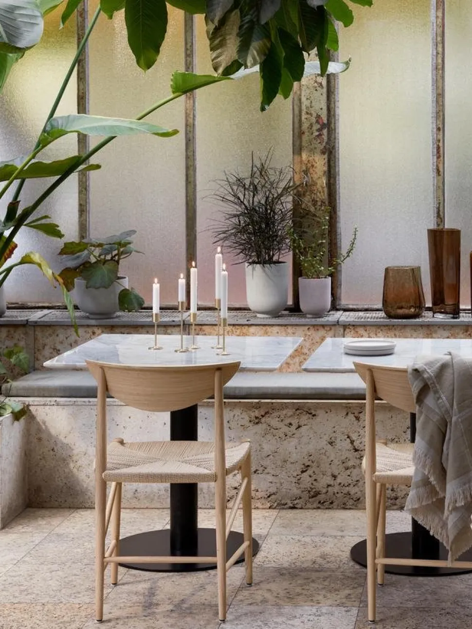 In Between Bistrotisch