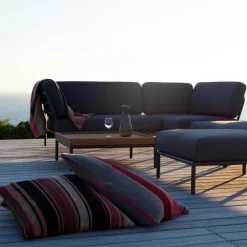 Level Lounge Tisch