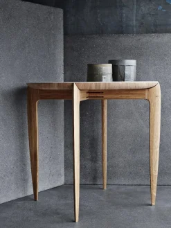 Objects Tray Table