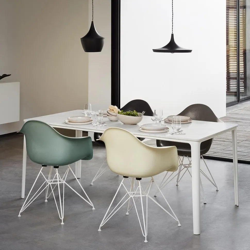 Plate Dining Table