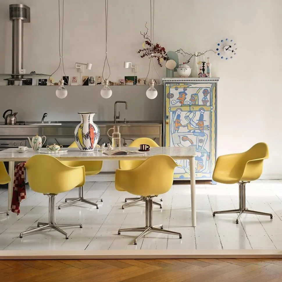 Plate Dining Table