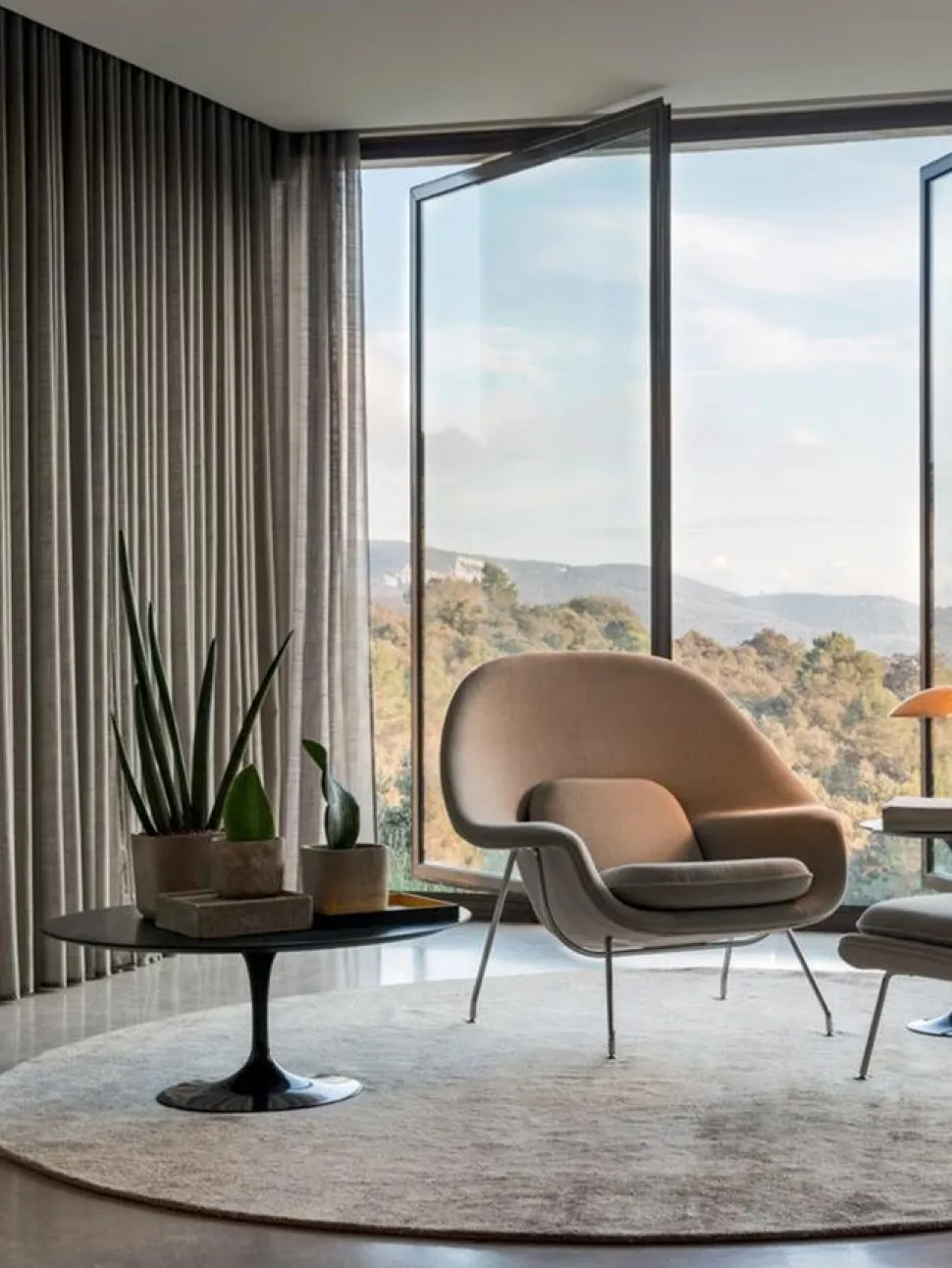 Saarinen Couchtisch rund
