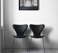 Serie 7 Stuhl 3107 mit Frontpolster