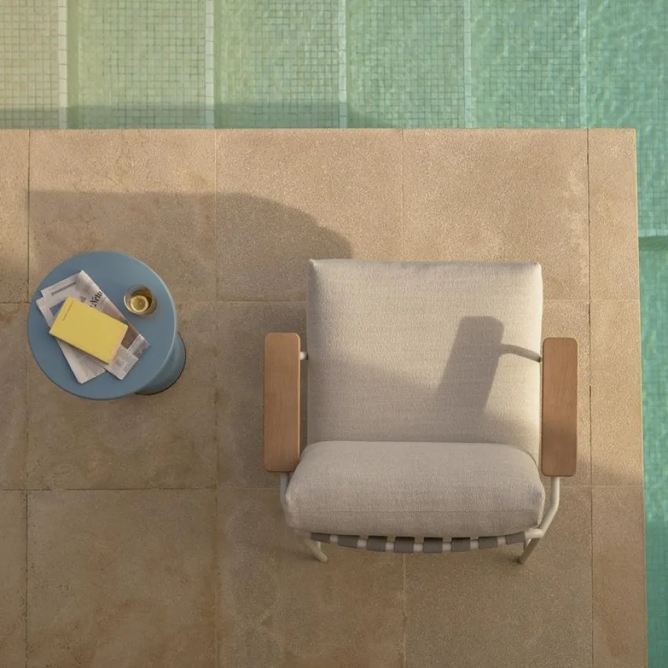 Settle Outdoor Lounge Chair