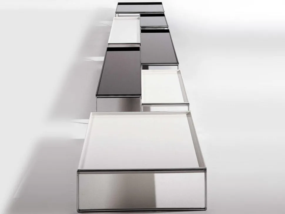 Trays Tisch