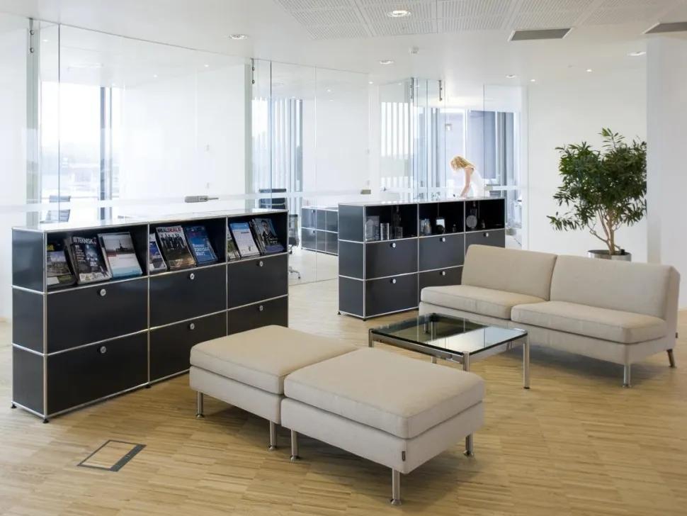 USM Haller Highboard L mit Schrägtablaren