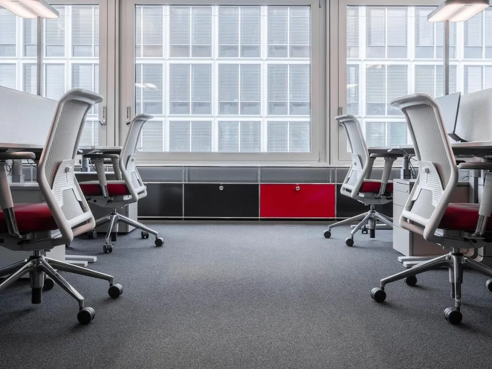 USM Haller Lowboard L mit Aufbau, individualisierbar