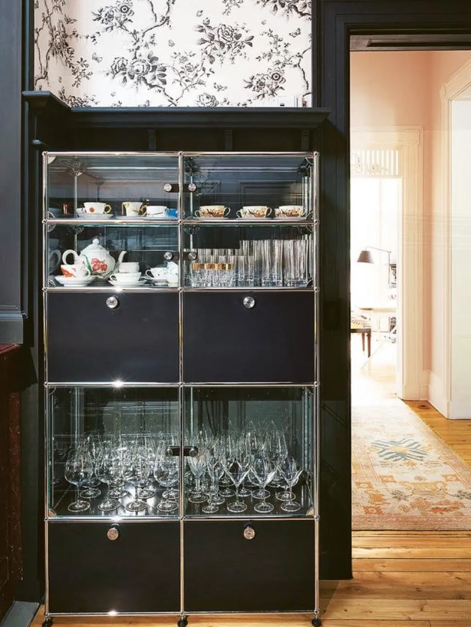 USM Haller Vitrinenschrank