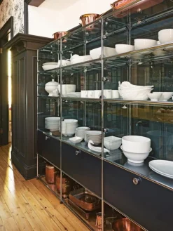 USM Haller Vitrinenschrank