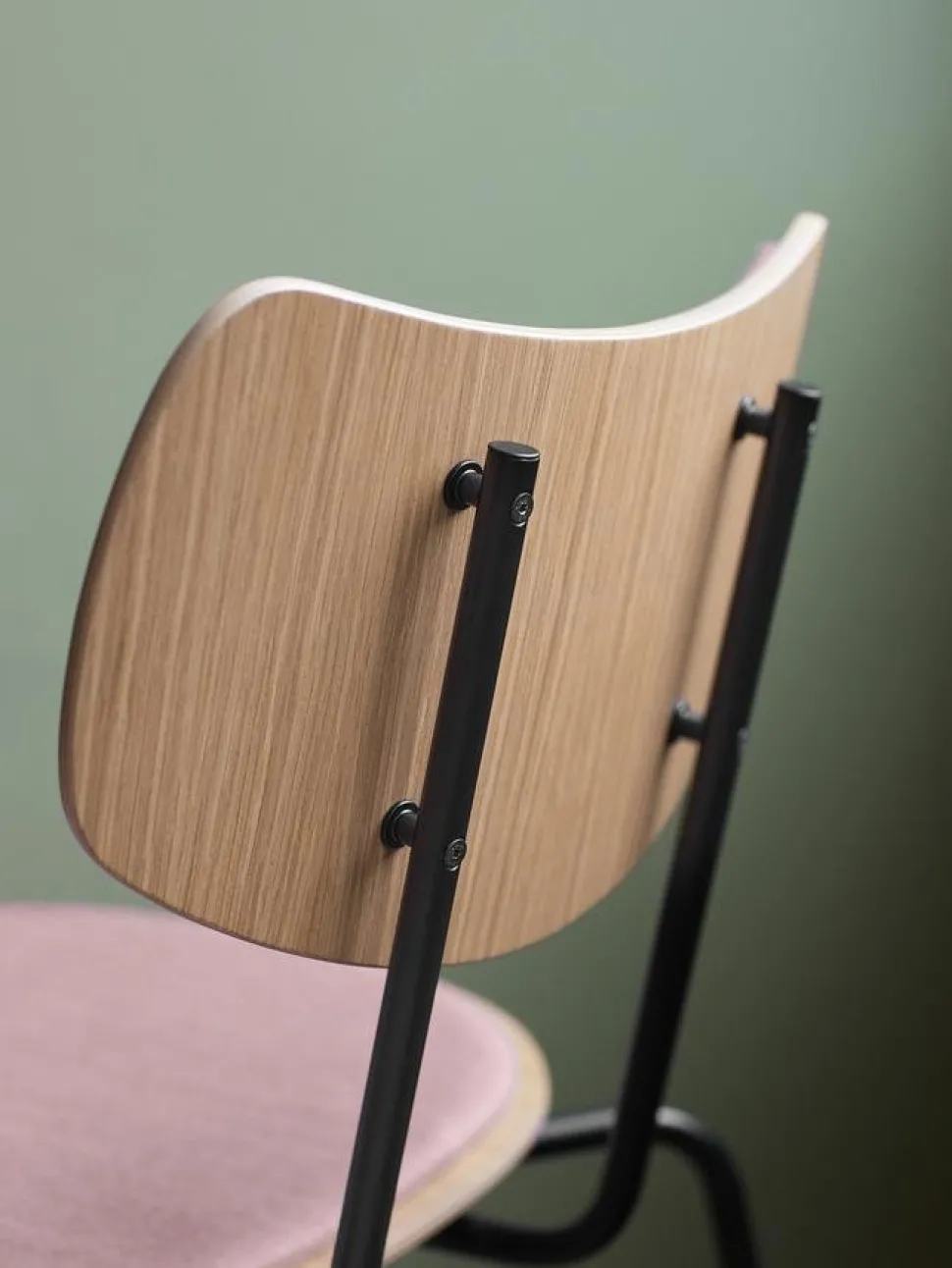 VLA26 Vega Chair