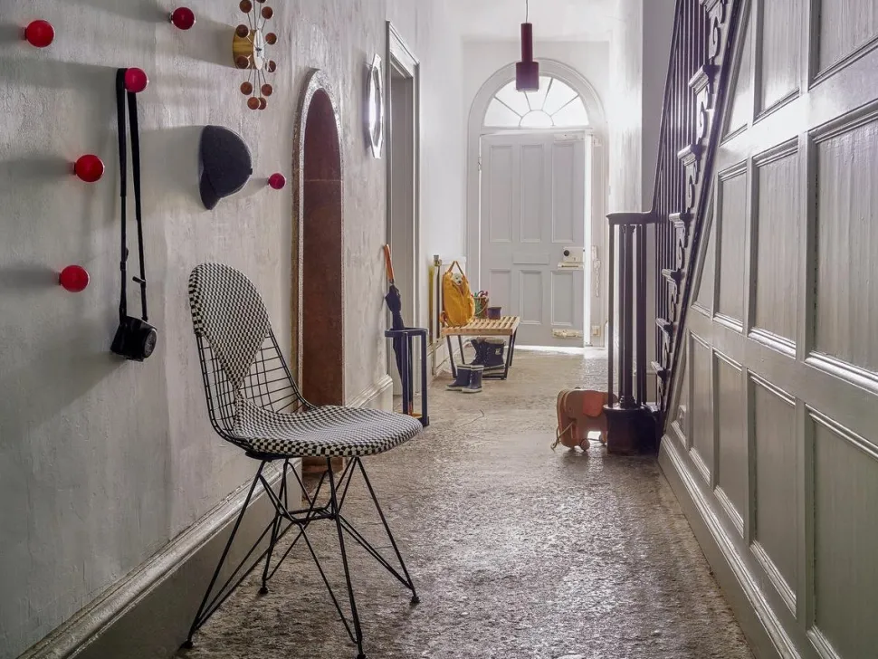 Wire Chair DKR Checker